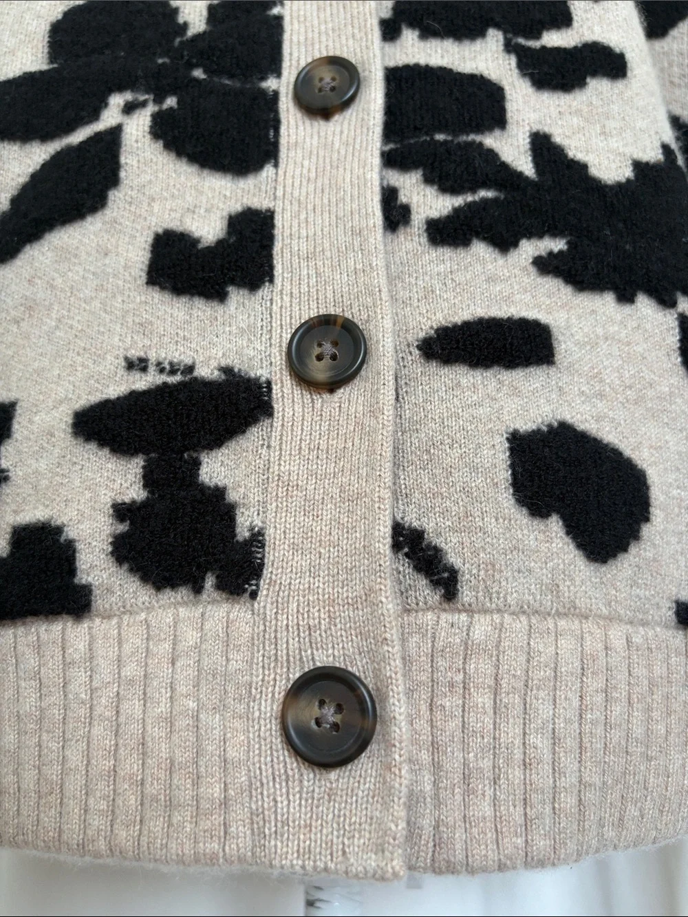 Garnet Hill Irish 100% Cashmere Cardigan - Picture 4 of 10
